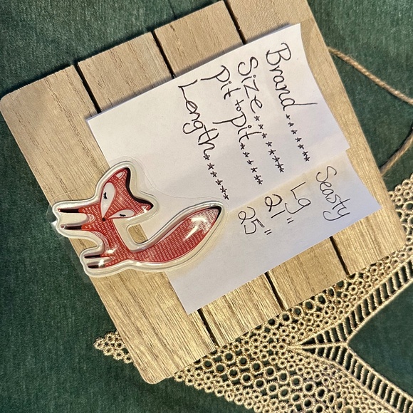 Green V-neck top with embroidered collar - Picture 8 of 8